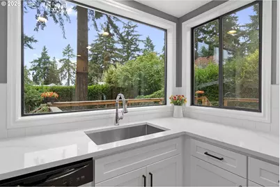 9511 NE Skidmore St, Portland, OR 97220 - Photo 13
