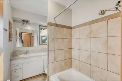 12720 SE Alder St, Portland, OR 97233 - Photo 11