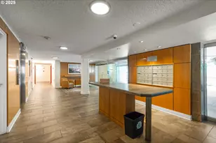 2211 SW Park Pl, Portland, OR 97205 - Photo 5