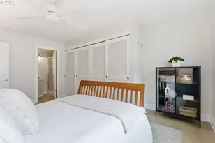 2211 SW Park Pl, Portland, OR 97205 - Photo 29