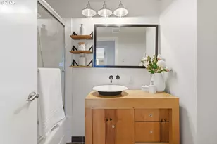 2211 SW Park Pl, Portland, OR 97205 - Photo 27