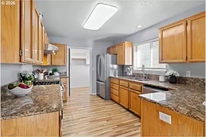 4240 NE Paintbrush Ct, Salem, OR 97305 - Photo 11