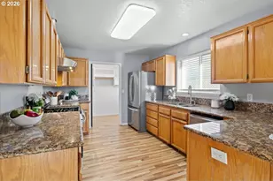 4240 NE Paintbrush Ct, Salem, OR 97305 - Photo 11