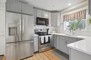 16317 SE Salmon St, Portland, OR 97233 - Photo 7