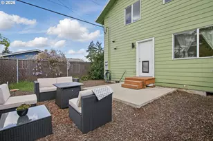 16317 SE Salmon St, Portland, OR 97233 - Photo 17