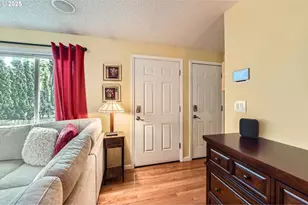 2433 NE Saratoga St, Portland, OR 97211 - Photo 5