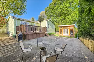 2433 NE Saratoga St, Portland, OR 97211 - Photo 25