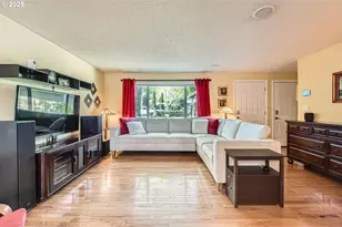 2433 NE Saratoga St, Portland, OR 97211 - Photo 7