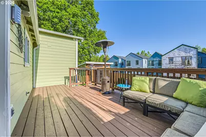 2433 NE Saratoga St, Portland, OR 97211 - Photo 23