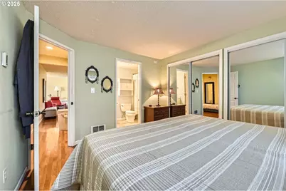 2433 NE Saratoga St, Portland, OR 97211 - Photo 15