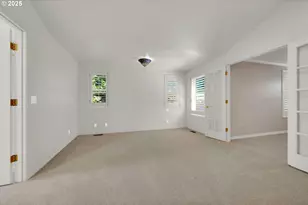 410 Spyglass Dr, Eugene, OR 97401 - Photo 17