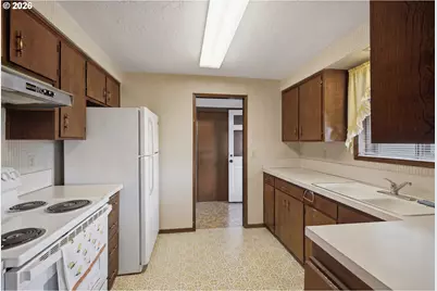 334 S Cascade Dr, Woodburn, OR 97071 - Photo 13