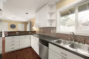 12619 NE Multnomah St, Portland, OR 97230 - Photo 11