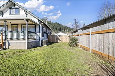 430 Division Ave, Drain, OR 97435 - Photo 41