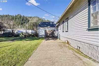 430 Division Ave, Drain, OR 97435 - Photo 39