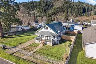 430 Division Ave, Drain, OR 97435 - Photo 3