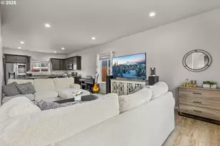 871 NE 6th St, Prineville, OR 97754 - Photo 5