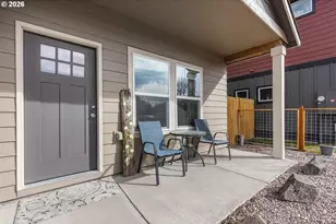 871 NE 6th St, Prineville, OR 97754 - Photo 3