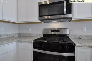 1111 Parkside Ave, Woodburn, OR 97071 - Photo 9