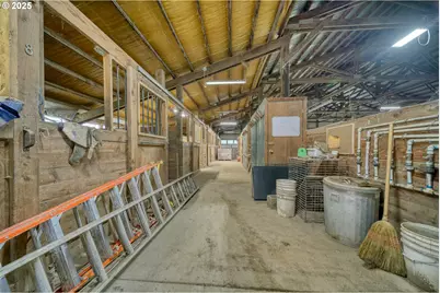 27001 NW Saint Helens Rd, Scappoose, OR 97056 - Photo 9