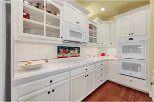 2011 River Loop 1, Eugene, OR 97404 - Photo 11