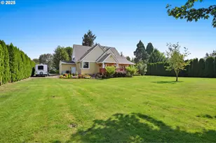 2011 River Loop 1, Eugene, OR 97404 - Photo 27