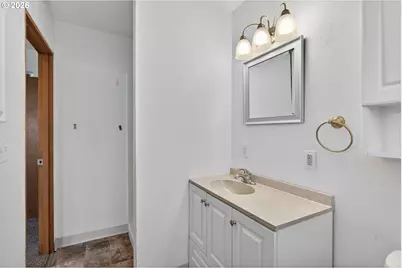 1605 NE Walnut Ave, McMinnville, OR 97128 - Photo 13