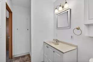 1605 NE Walnut Ave, McMinnville, OR 97128 - Photo 13