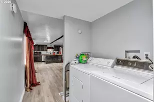 3200 SE Silverleaf Ln, Portland, OR 97267 - Photo 11