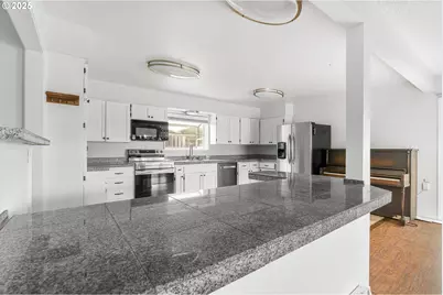 1214 Ransom Ave, Brookings, OR 97415 - Photo 9