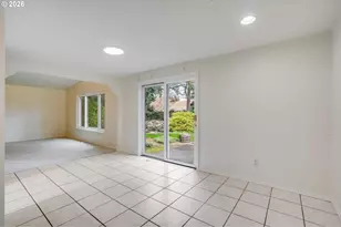 904 NE 196th Ave, Portland, OR 97230 - Photo 11