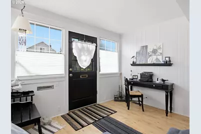 331 10th Ave, Seaside, OR 97138 - Photo 5