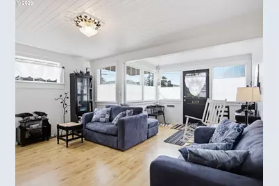 331 10th Ave, Seaside, OR 97138 - Photo 33