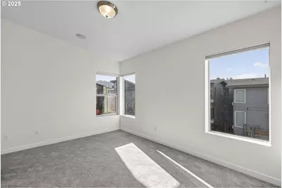 8083 N Leavitt Ave, Portland, OR 97203 - Photo 23