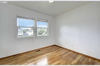 9234 SE Salmon St, Portland, OR 97216 - Photo 13