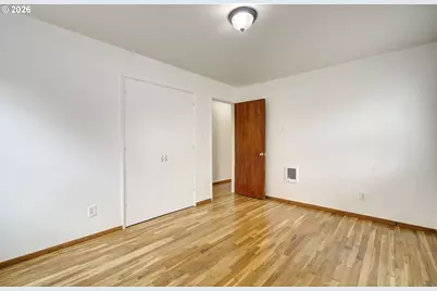 9234 SE Salmon St, Portland, OR 97216 - Photo 9