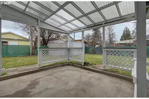 9234 SE Salmon St, Portland, OR 97216 - Photo 37