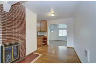 9234 SE Salmon St, Portland, OR 97216 - Photo 7