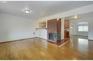 9234 SE Salmon St, Portland, OR 97216 - Photo 5