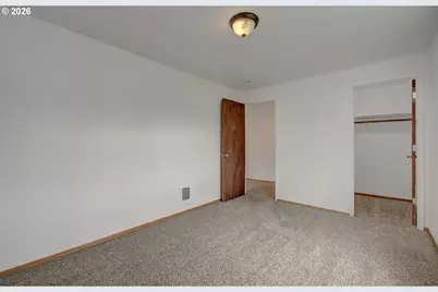9234 SE Salmon St, Portland, OR 97216 - Photo 21