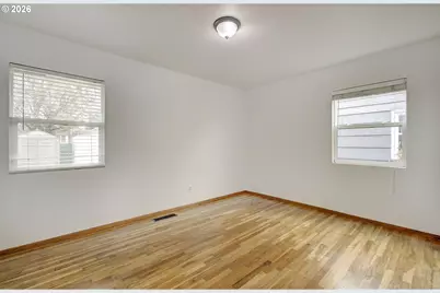 9234 SE Salmon St, Portland, OR 97216 - Photo 15