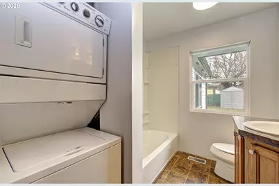 9234 SE Salmon St, Portland, OR 97216 - Photo 15