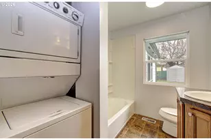 9234 SE Salmon St, Portland, OR 97216 - Photo 15