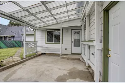 9234 SE Salmon St, Portland, OR 97216 - Photo 33