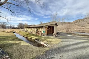 51257 Hwy 26, Mount Vernon, OR 97865 - Photo 3