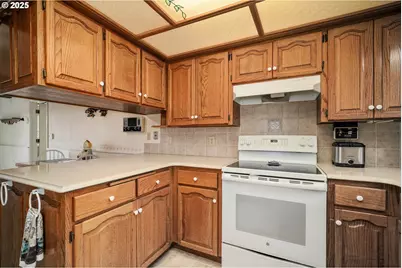 810 22nd Ave NW, Salem, OR 97304 - Photo 17