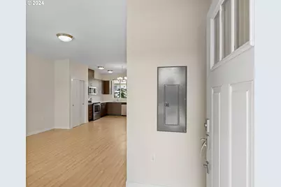 10831 E Burnside St, Portland, OR 97216 - Photo 7