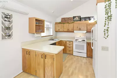 1120 E 24th Ave, Eugene, OR 97403 - Photo 7