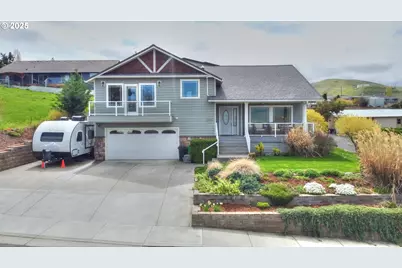 2606 E 10th St, The Dalles, OR 97058 - Photo 1