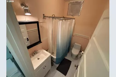 2109 NW Irving St #405, Portland, OR 97210 - Photo 17